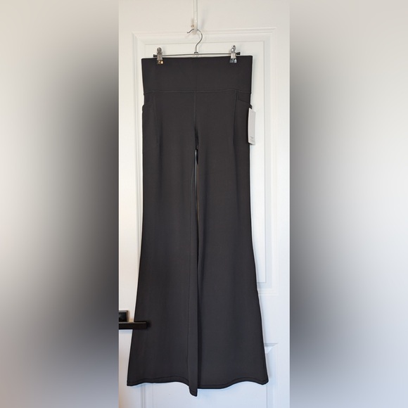 Athleta Pants - Athleta Women’s Salutation Stash Flare Pants in Black NWT Size Large Tall